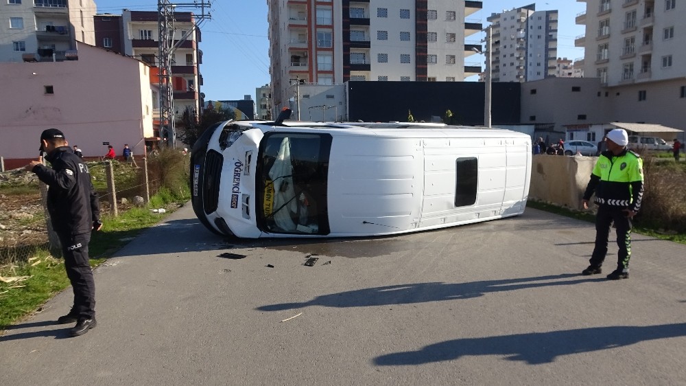 Mersin’de öğrenci servisi kaza yaptı: 11 yaralı 