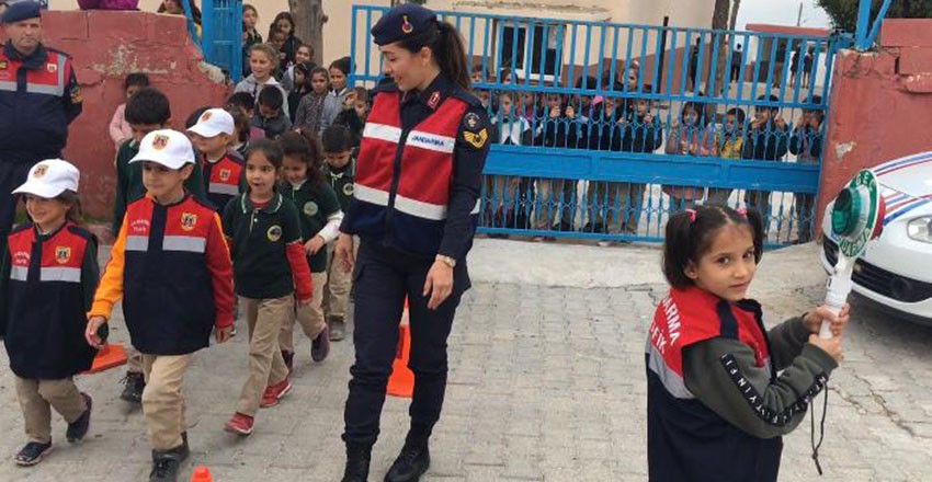 Mersin’de öğrenci servisleri velilerle birlikte denetlendi 
