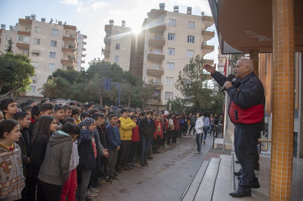 Mersin’de öğrencilere deprem tatbikatı 