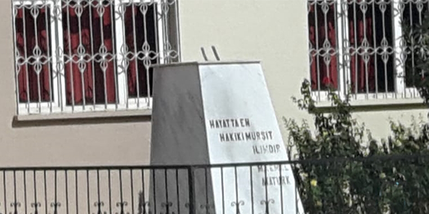 Okul bahçesindeki Mustafa Kemal büstü çalındı
