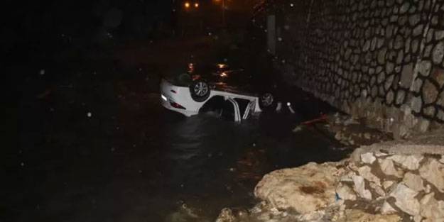 Mersin'de otomobil denize uçtu