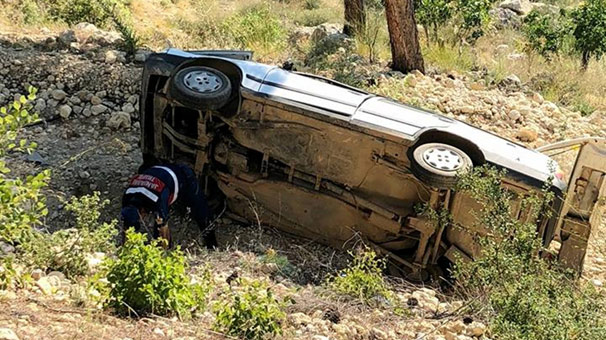 Mersin'de otomobil uçuruma yuvarlandı!