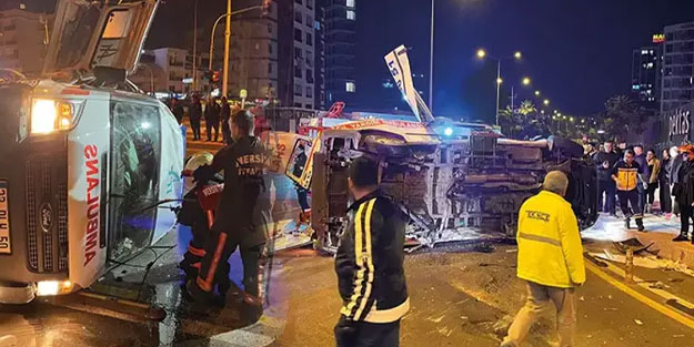 Mersin'de otomobille çarpışan ambulans devrildi