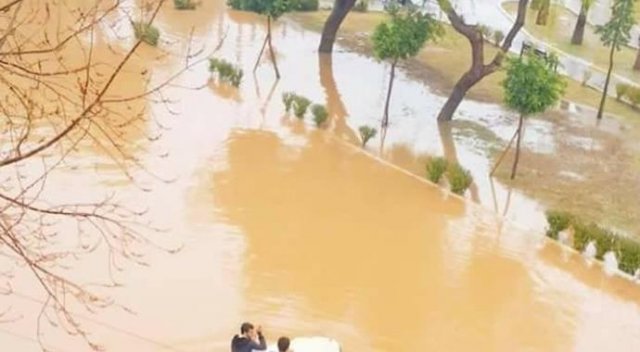 Mersin'de özçekim yaparken denize düştü!