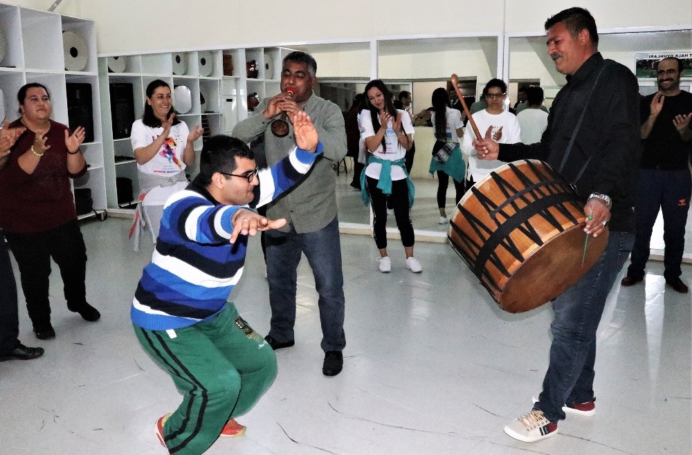 Mersin’de özel bireyler için halk oyunları kursu başladı 