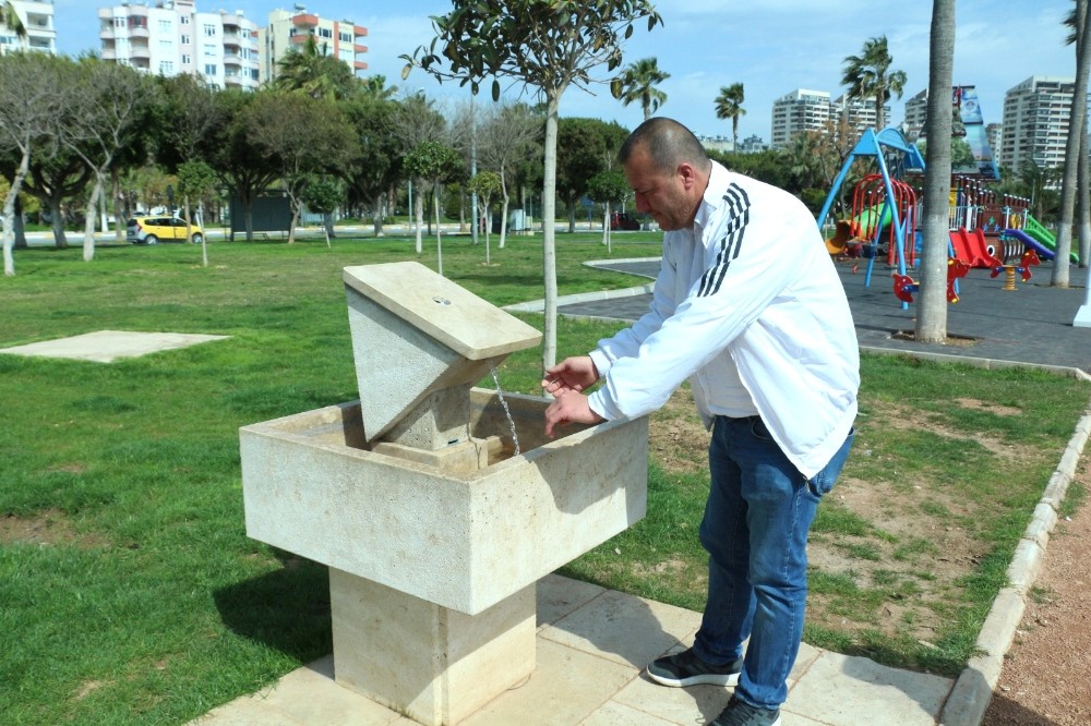 Mersin’de parklara su tasarruflu çeşme yerleştirildi 