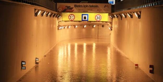 Mersin'de sağanak hayatı felç etti!