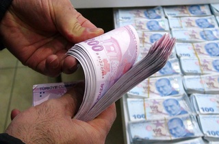 Mersin'de sahte parayla dolandırıcılık yaptıkları öne sürülen 16 zanlıya operasyon