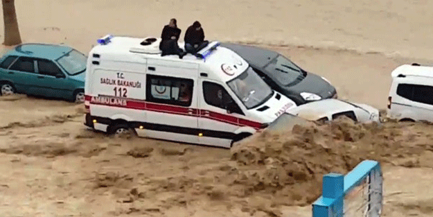 Mersin’de sel felaketi… Yüzlerce vatandaş mahsur kaldı