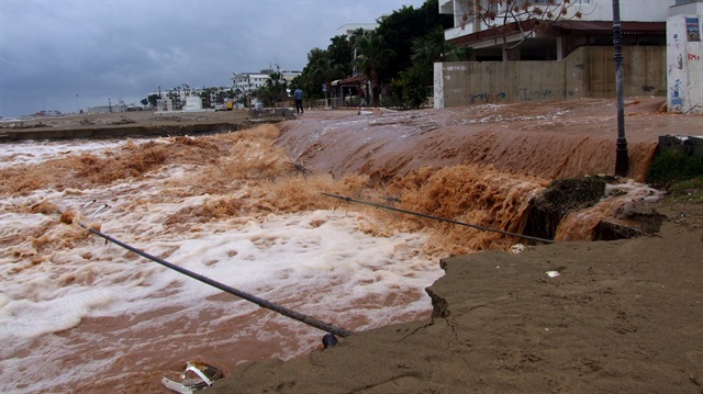 Mersin'de selde kaybolan 3 kişi aranıyor