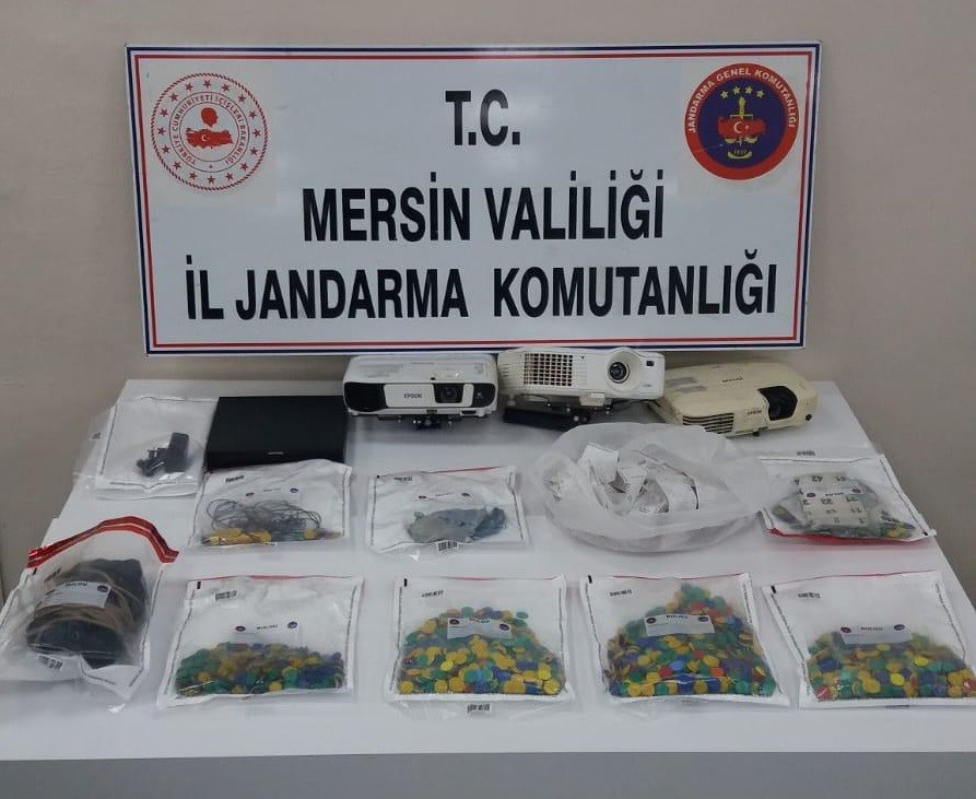 Mersin’de sendika binasına kumar operasyonu 