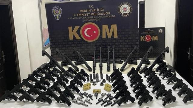 Mersin'de silah kaçakçılarına operasyon: Suikast silahları da ele geçirildi