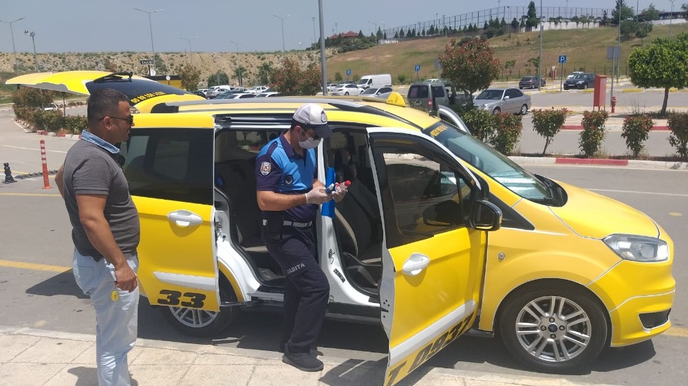 Mersin’de taksiler korona virüse karşı denetleniyor 