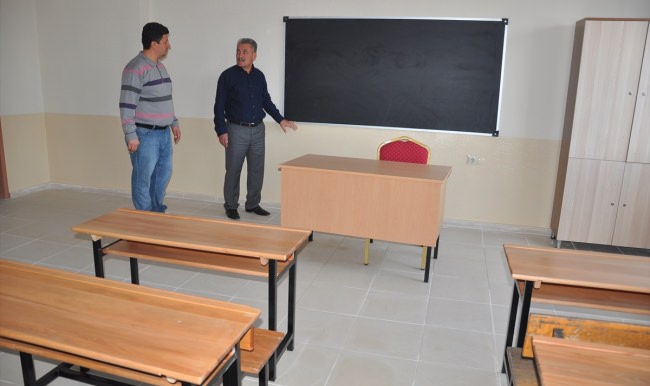 Mersin'de terör örgütü yandaşlarının yaktığı okul onarıldı