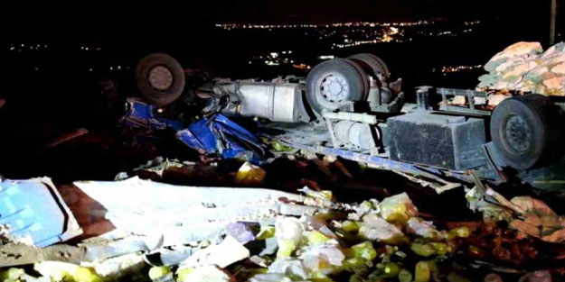 Mersin’de tır devrildi: 1 ölü