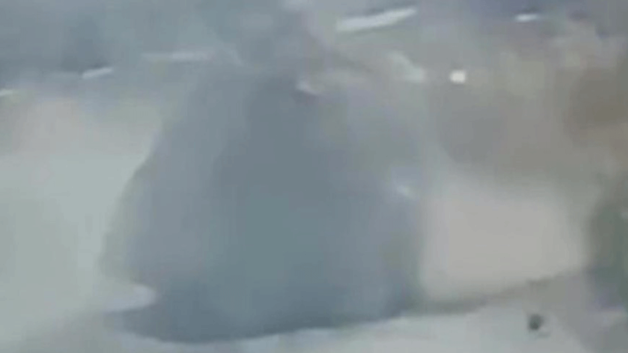 Mersin'de tonlarca ağırlıktaki mermer bloğu yola devrildi!