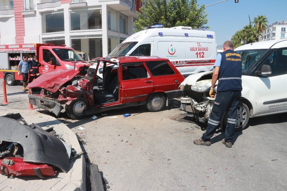 Mersin’de trafik kazası: 1’i ağır 5 yaralı 