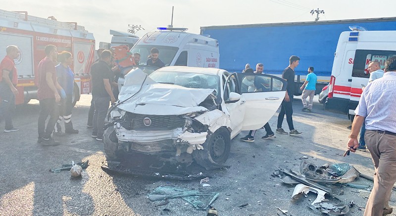 Mersin'de trafik kazası: Ondan fazla yaralı var