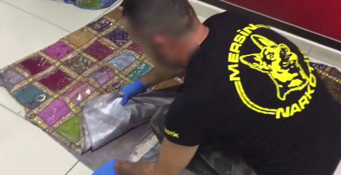 Mersin'de uyuşturucuyu keçeye emdirmişler! Polis bile şaştı kaldı