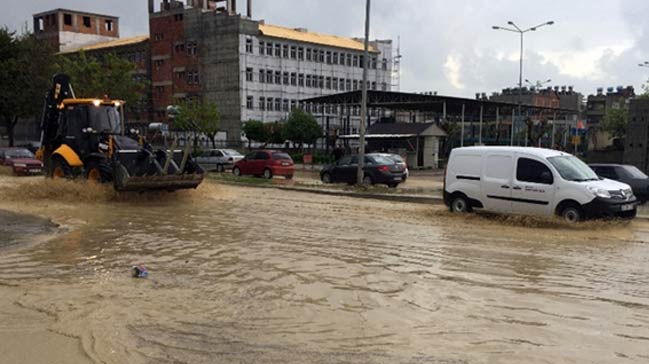 Mersin'de yağmur etkili oldu