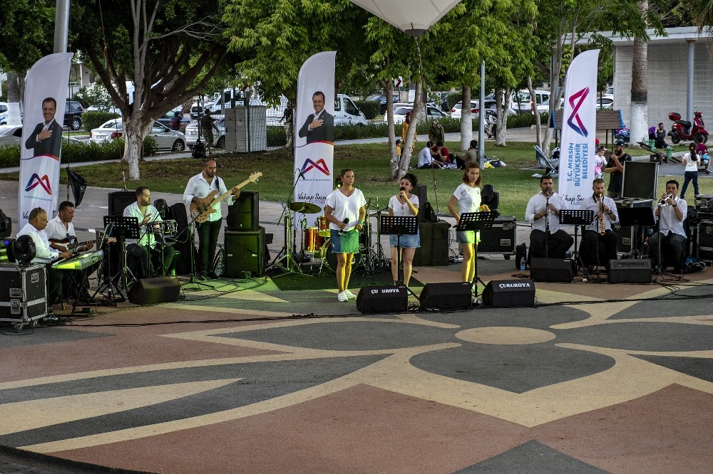 Mersin’de yeni normalleşme sürecinde sosyal mesafeli ilk konser 
