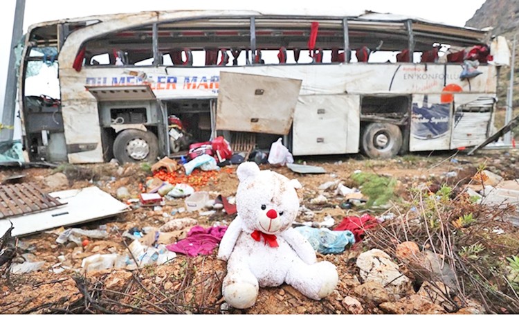 Mersin'deki otobüs kazasına ilişkin açıklama: Otobüs, hız kurallarını 3’e katlamış