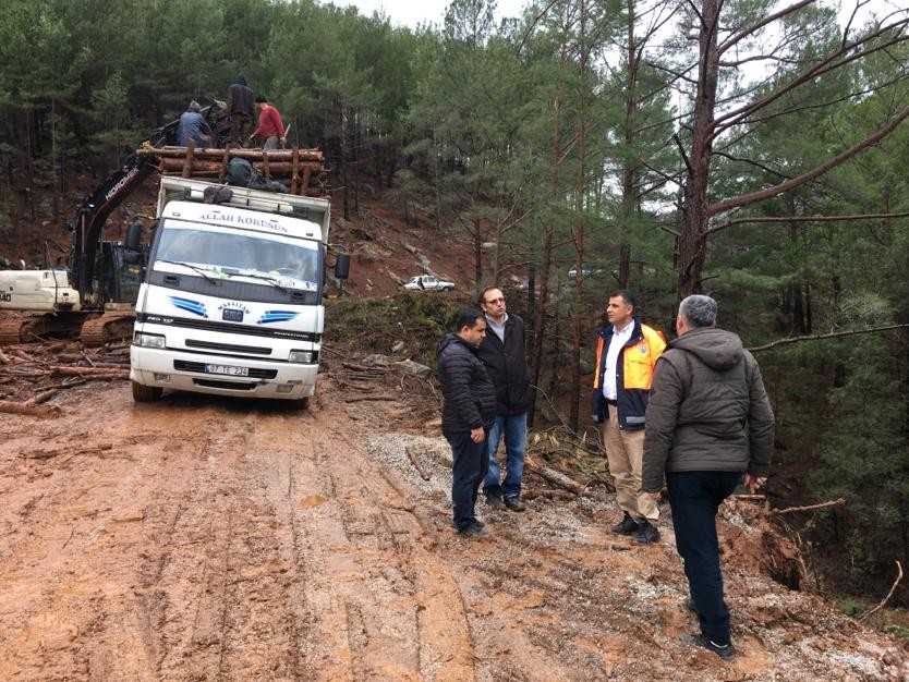 Mersin’deki yangın sahalarında inceleme 