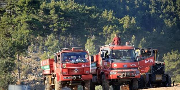 Mersin'deki yangınıa 3. gününde havadan ve karadan müdahale sürüyor