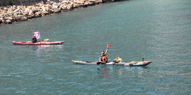 Mersin'den Kıbrıs'a kanoyla yolculuk başladı