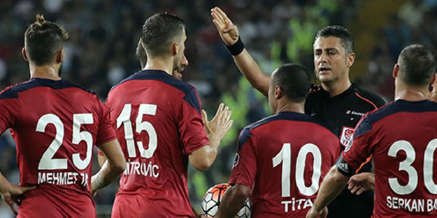 Mersinli futbolcu trafik kazası geçirdi