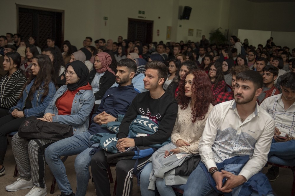 Mersinli gençler sosyal etkinliklerle kaynaşıyor 