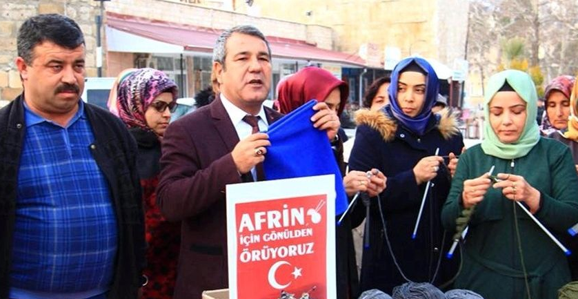 Mersinli kadınlar Afrin’deki askerlere ördükleri boyunlukları gönderdi