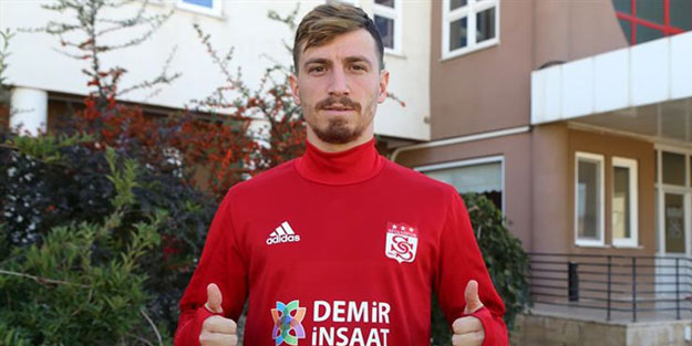 Mert Hakan Yandaş'dan transfer açıklaması: Biz şerefimizle, namusumuzla yaşıyoruz