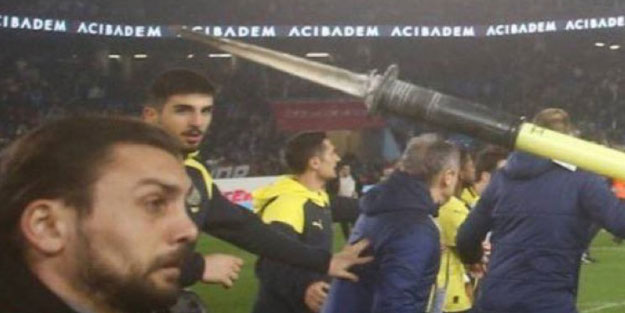 Mert Müldür canını zor kurtardı