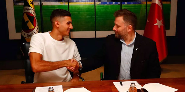 Mert Müldür Fenerbahçe'ye imzayı attı