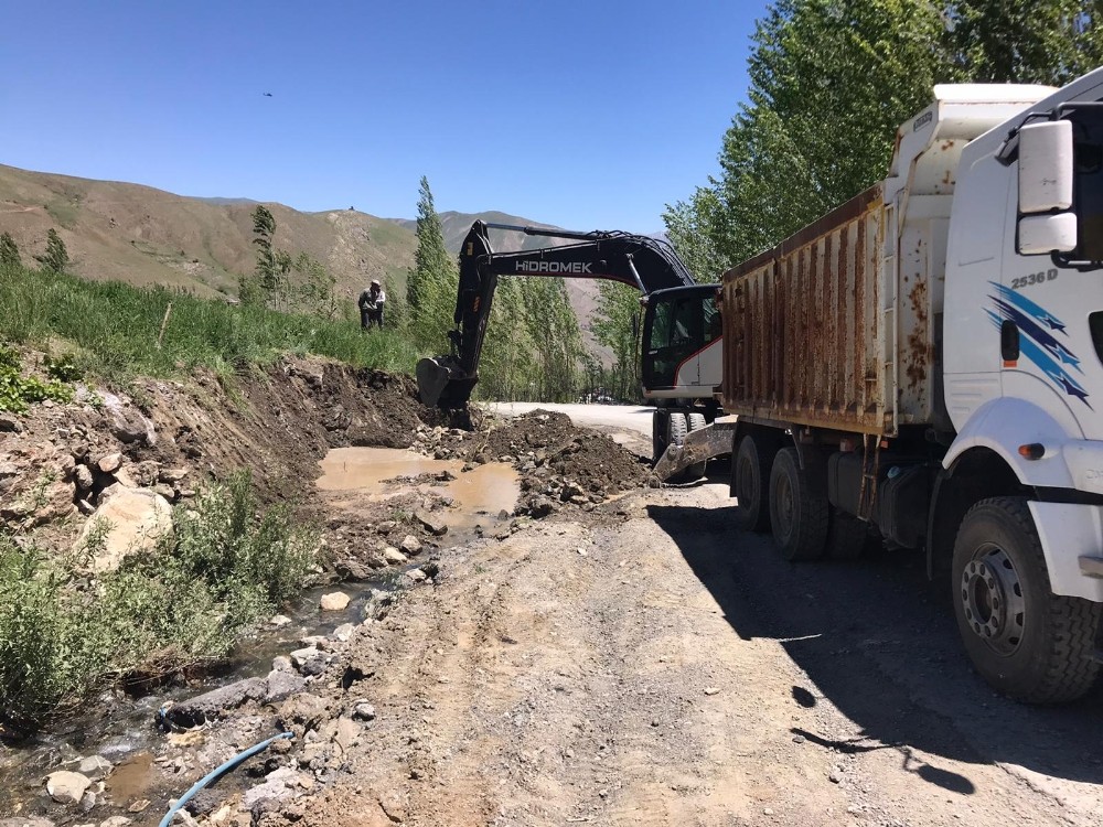 Merzan’da yol genişletme çalışması başladı 