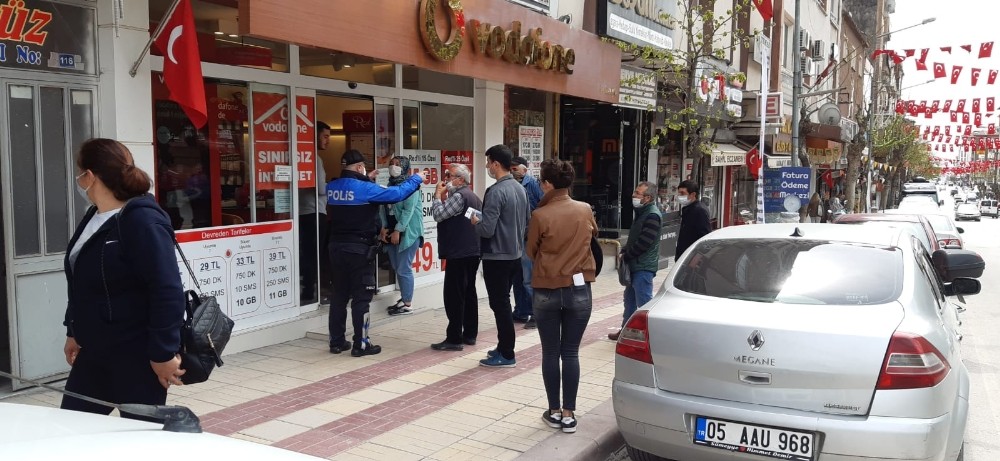 Merzifon emniyeti, mesafe kontrollerini sürdürüyor 