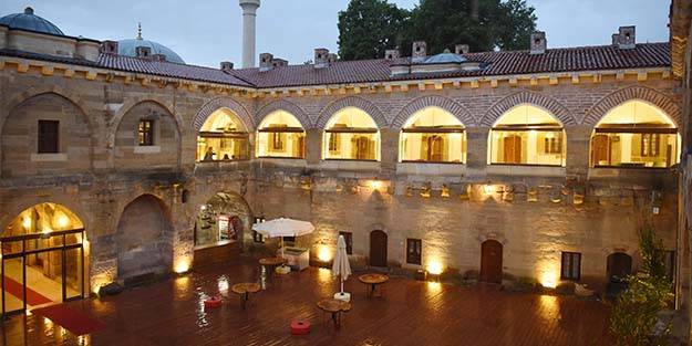 Osmanlı yadigarı 'Taş Han' içkili konserlere tahsis edildi