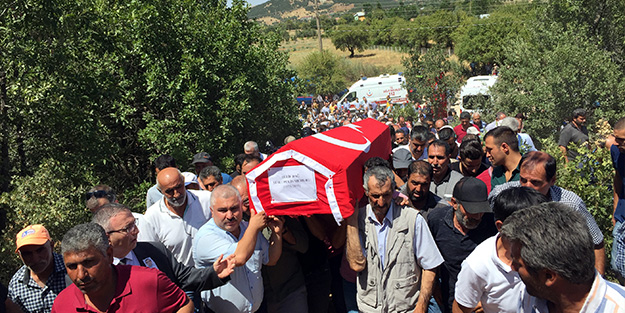 Mesai arkadaşının bıçakladığı polis toprağa verildi