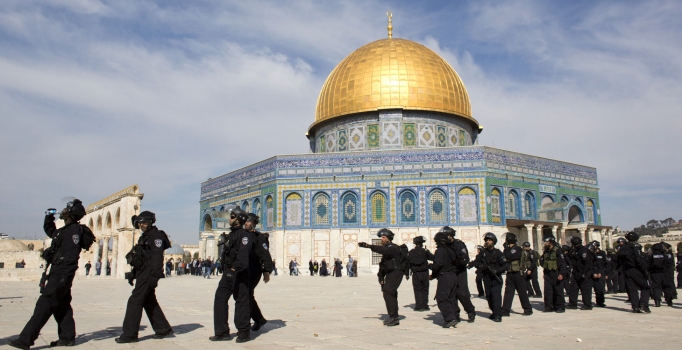 Mescid-i Aksa ibadete açıldı
