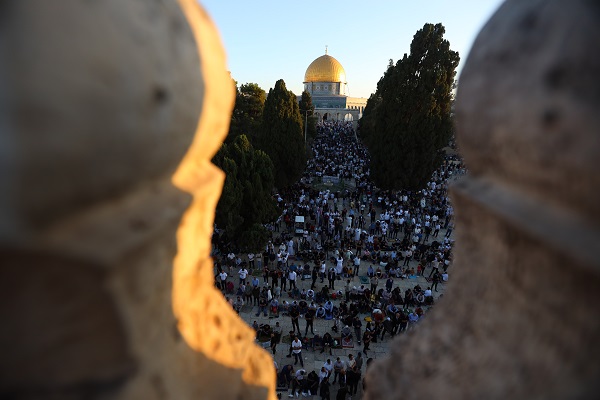 Mescid-i Aksa'da 100 bin kişilik namaz