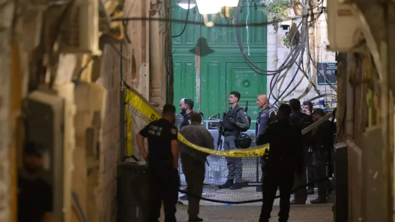 Mescid-i Aksa'da, İsrail polisine bıçaklı saldırı