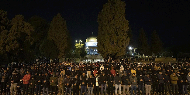 Mescid-i Aksa'da Kadir gecesi coşkusu!