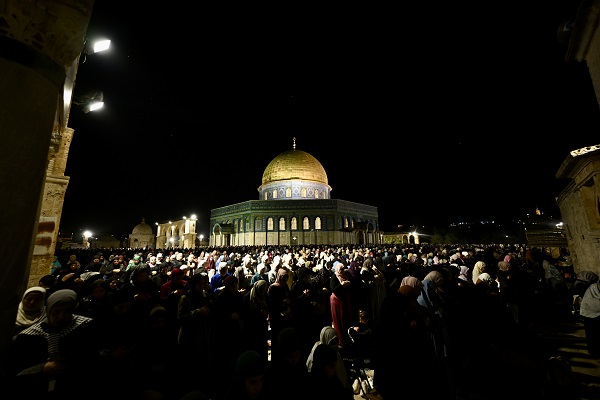 Mescid-i Aksa'da teravih namazı kılındı