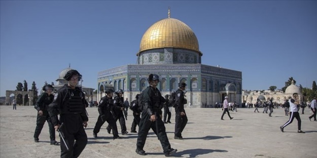 Mescid-i Aksa'yı bastılar! İsrail'e kınama