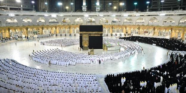 Mescid-i Haram'da ilk sosyal mesafesiz namaz!