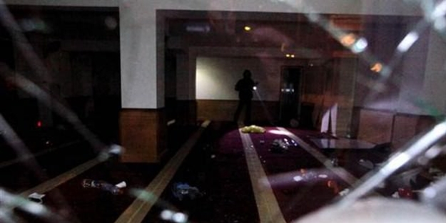 Mescide hain saldırı! Kur'an'ı yakmaya çalıştılar
