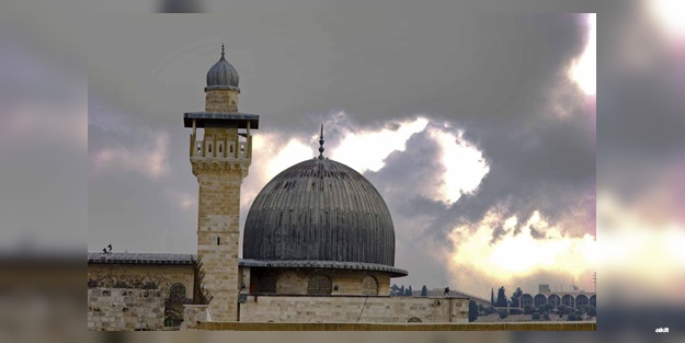 Mescidi Aksa 2 ay sonra yeniden ibadete açıldı