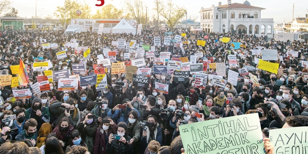 Mesele rektörü değil siz hala anlamadınız mı? Demokrasi tiyatrosunda ‘AKP’yi temizleyeceğiz’ tehdidi