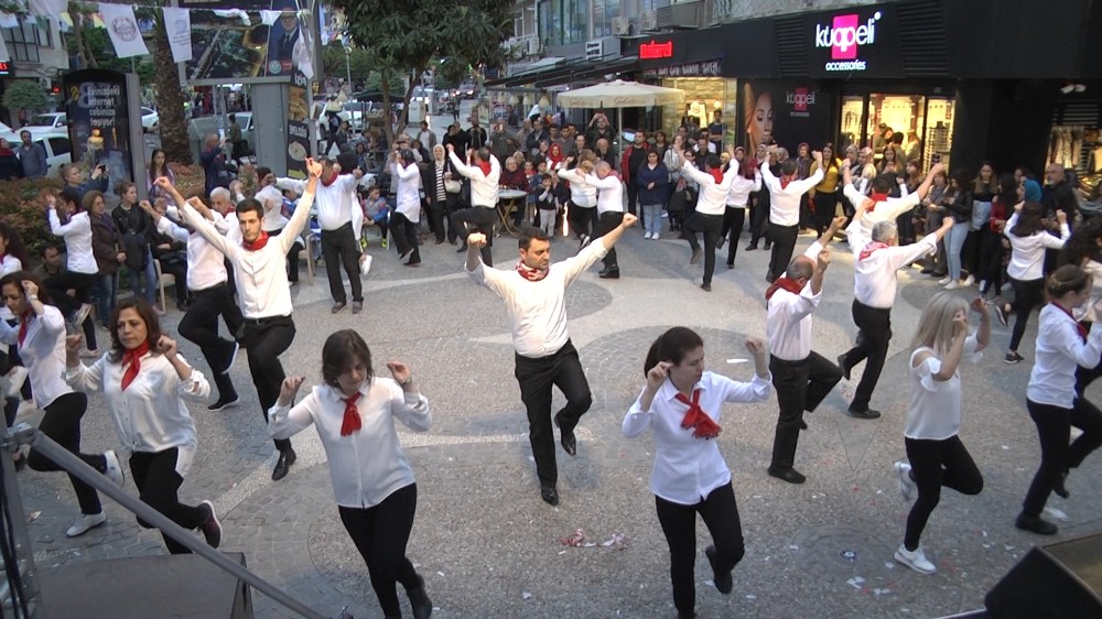 Mesir Festivali sokak gösterileriyle renkleniyor 